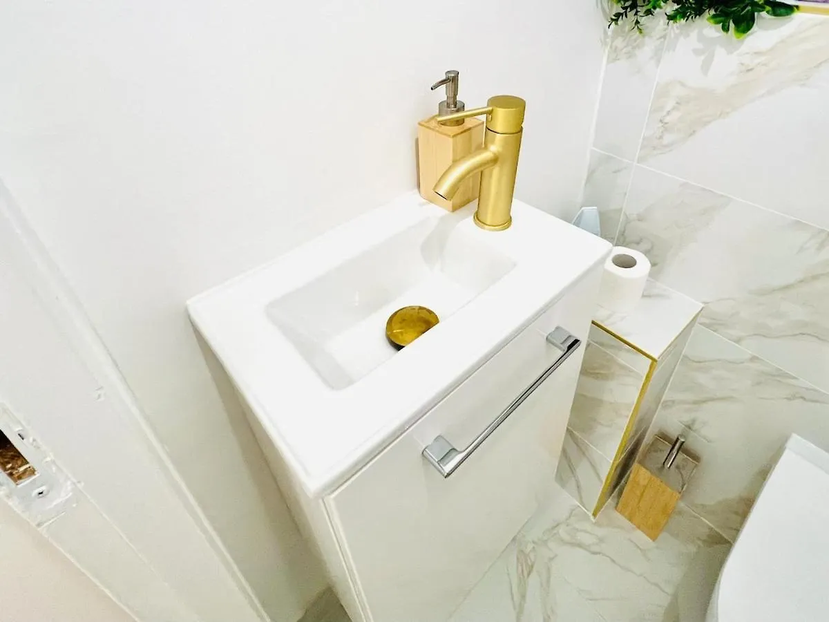 8 Min From Paris, L'Entre-Vert, Park Side Villejuif Apartment